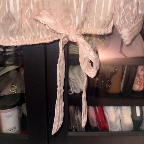 VINCE CAMUTO Satin Stripe Off The Shoulder Top - Picture 8 of 9